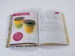 Uppslag i Vegosmart kokbok med desserter i glas